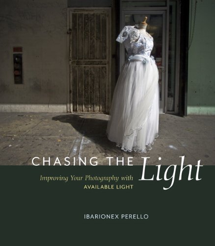 Imagen de archivo de Chasing the Light: Improving Your Photography with Available Light a la venta por ThriftBooks-Dallas