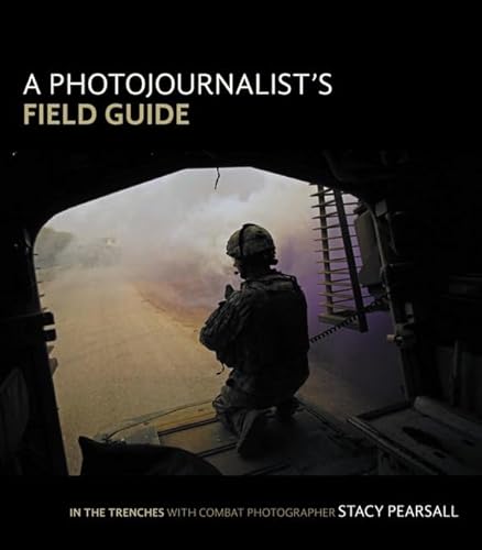 9780321896612: Photojournalist's Field Guide, A: In the trenches with combat photographer Stacy Pearsall