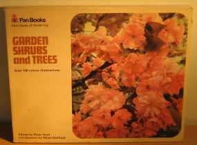 Beispielbild fr Garden Shrubs and Trees (Library of Gardening) zum Verkauf von AwesomeBooks