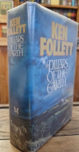 Imagen de archivo de The Pillars of the Earth a la venta por BookManBookWoman Books