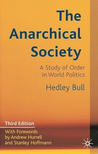 9780333985861: The Anarchical Society: A Study of Order in World Politics