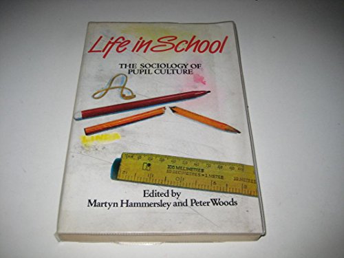 9780335104192: LIFE IN SCHOOL