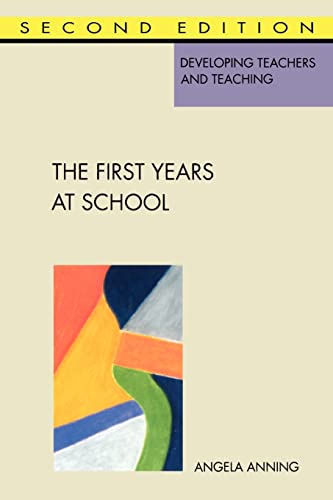 Immagine dell'editore per The First Years at School: Education 4 to 8 (DEVELOPING TEACHERS AND TEACHING SERIES) venduto da Phatpocket Limited