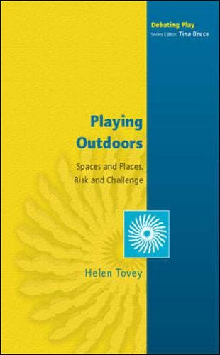 9780335216437: Playing Outdoors [Lingua Inglese]