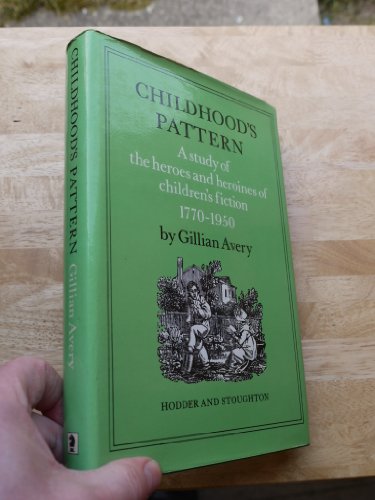 9780340169452: Childhood's pattern: A study of the heroes and heroines of children's fiction, 1770-1950