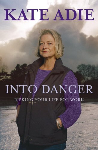 9780340976685: Into Danger: Risking Your Life for Work