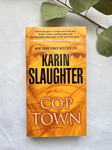 Beispielbild fr Cop Town zum Verkauf von ZBK Books