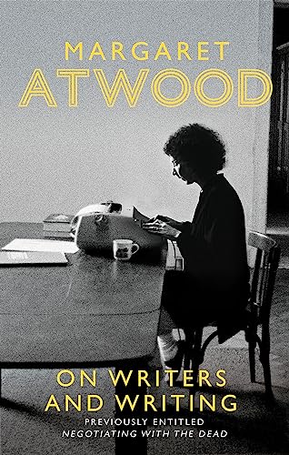 9780349006239: On Writers and Writing: Margaret Atwood