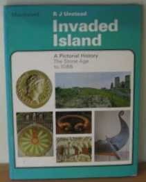 9780356037509: History of the English Speaking World: Invaded Island-the Stone Age to 1086