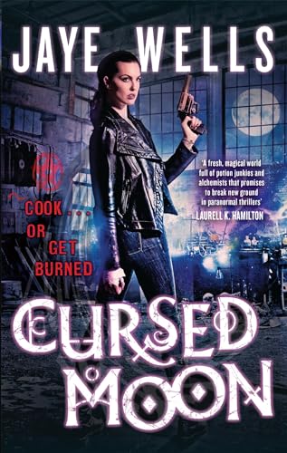 Imagen de archivo de Cursed Moon a la venta por Better World Books Ltd