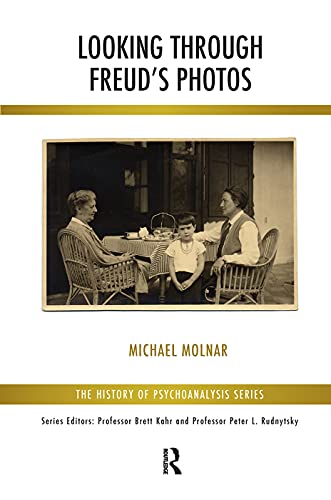 Imagen de archivo de Looking Through Freud's Photos a la venta por Chiron Media