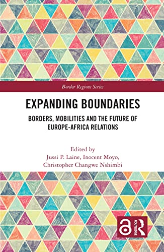 9780367539214: Expanding Boundaries (Border Regions Series)