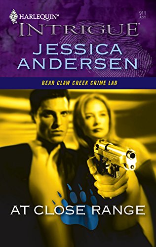 9780373229116: At Close Range (Harlequin Intrigue Series)