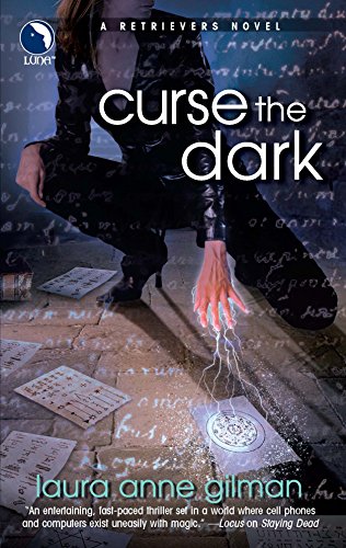 Beispielbild fr Curse the Dark (Retrievers, Book 2) zum Verkauf von Wonder Book