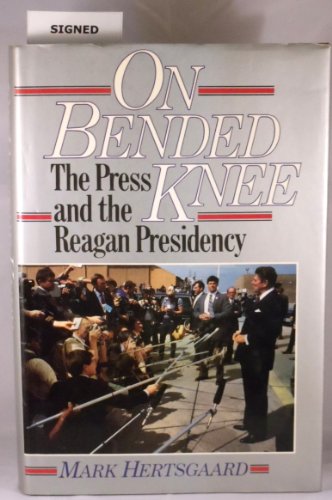 9780374251970: On Bended Knee: The Press and the Reagan Presidency
