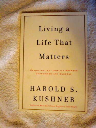 Imagen de archivo de Living a Life That Matters: Resolving the Conflict between Conscience and Success a la venta por Gulf Coast Books