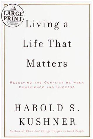 9780375431371: Living a Life That Matters: Resolving the Conflict Between Conscience and Success (Random House Large Print)