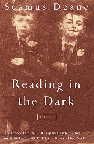 9780375700231: Reading in the Dark: A Novel (Vintage International)
