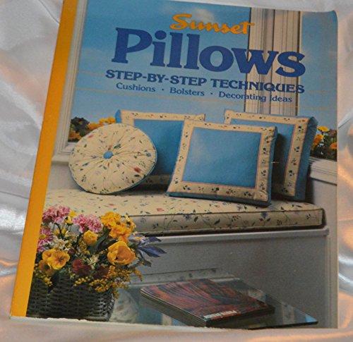 Imagen de archivo de Pillows a la venta por 2Vbooks