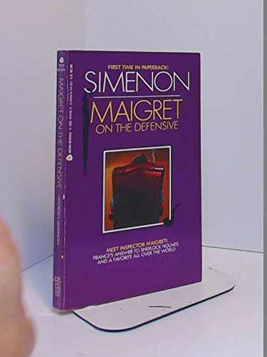 9780380704095: Maigret on the Defensive