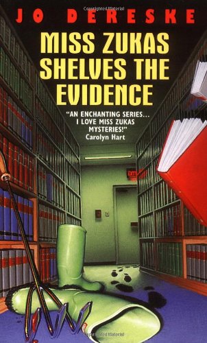 Beispielbild fr Miss Zukas Shelves the Evidence zum Verkauf von Better World Books