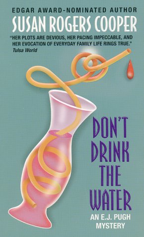Imagen de archivo de Don't Drink the Water a la venta por Better World Books