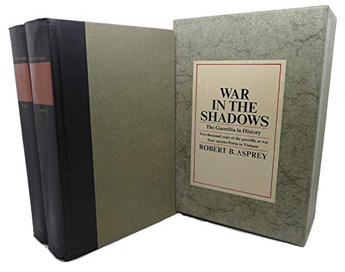 9780385034708: War in the shadows;: The guerrilla in history, [Hardcover]