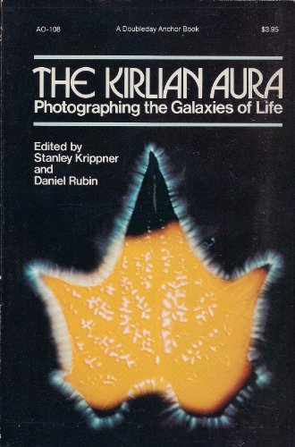 Beispielbild fr The Kirlian Aura: Photographing the Galaxies of Life (Social change series) zum Verkauf von Book Deals