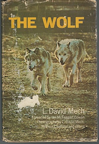 9780385086608: The Wolf: The Ecology and Behavior of an Endangered Species,