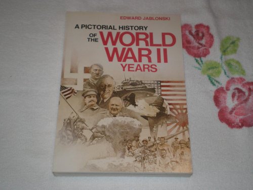 9780385185530: Pictorial History of the World War II Years