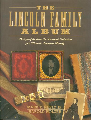 Imagen de archivo de The Lincoln Family Album : Photographs from the Personal Collection of a Historic American Family a la venta por Better World Books