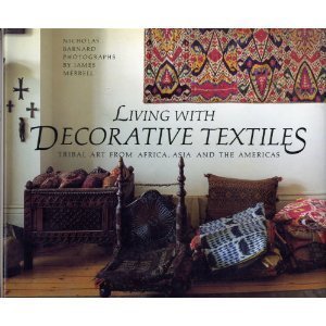 9780385265379: Living wth Decorative Textiles: Tribal Art From Africa, Asia and the Americas