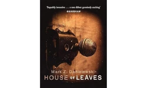 Beispielbild fr House Of Leaves: the prizewinning and terrifying cult classic that will turn everything you thought you knew about life (and books!) upside down zum Verkauf von WorldofBooks