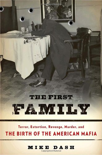 Imagen de archivo de First Family : Terror, Extortion, Revenge, Murder, and the Birth of the American Mafia a la venta por Better World Books