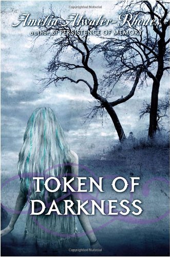 Imagen de archivo de Token of Darkness a la venta por Better World Books