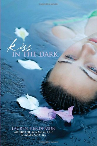 Imagen de archivo de Kiss in the Dark a la venta por Better World Books