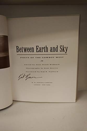 Imagen de archivo de Between Earth and Sky : Poets of the Cowboy West a la venta por Better World Books