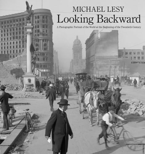 Imagen de archivo de Looking Backward: A Photographic Portrait of the World at the Beginning of the Twentieth Century a la venta por ThriftBooks-Atlanta