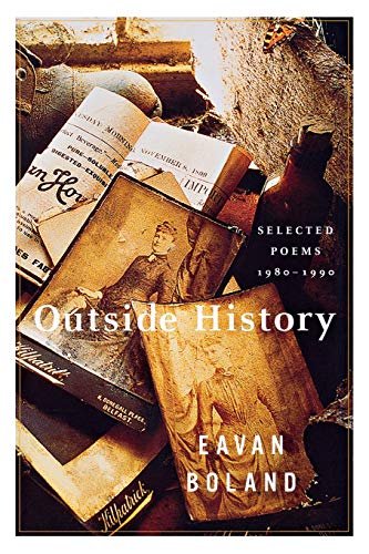 Beispielbild fr Outside History : Selected Poems zum Verkauf von Better World Books