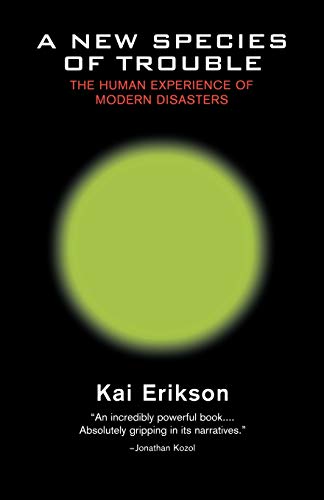 9780393313192: A New Species of Trouble: The Human Experience of Modern Disasters