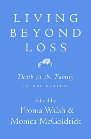 9780393704389: Living Beyond Loss: Death in the Family