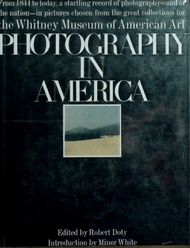 Imagen de archivo de Photography in America a la venta por Half Price Books Inc.