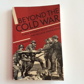 Beispielbild fr Beyond the Cold War : A New Approach to the Arms Race and Nuclear Annihilation zum Verkauf von Better World Books: West