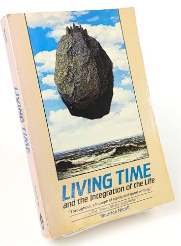 Imagen de archivo de LIVING TIME a la venta por Books Unplugged