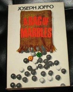 Imagen de archivo de A Bag of Marbles (English and French Edition) a la venta por Open Books