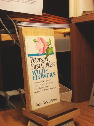 Stock image for First Guide to Wildflowers (Peterson First Guides) for sale by AwesomeBooks