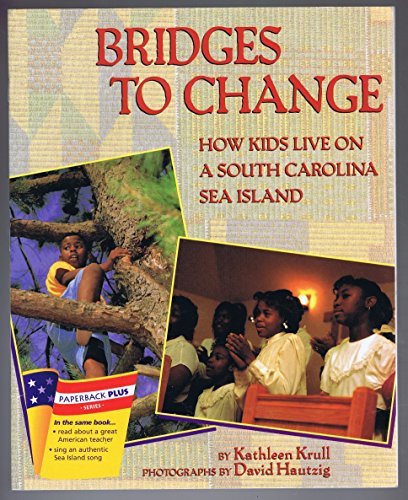 Beispielbild fr Bridges to change: How kids live on a South Carolina Sea Island (We the people) zum Verkauf von Better World Books