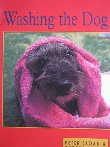 Imagen de archivo de Washing the dog (Invitations to literacy) a la venta por Wonder Book