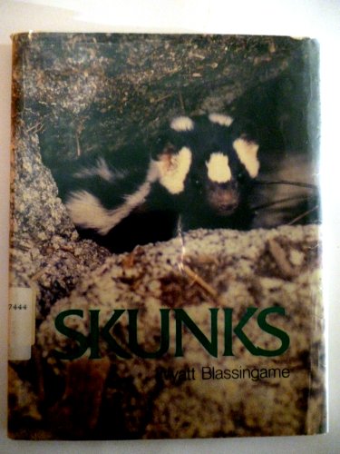 9780396079095: Skunks (Skylight Book)