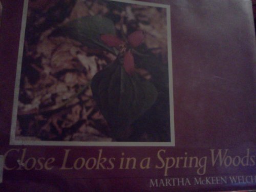 Beispielbild fr Close Looks in a Spring Woods zum Verkauf von Better World Books